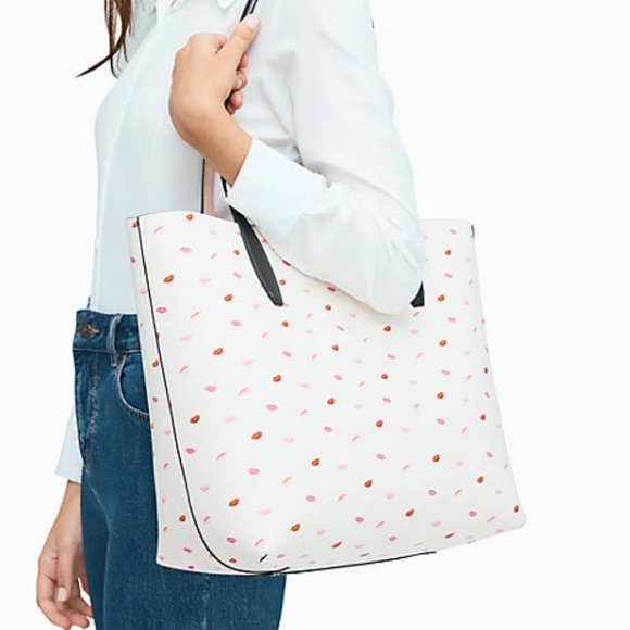 KATE SPADE MINNIE MOUSE LG REVERSIBLE TOTE - Picture 2 of 16